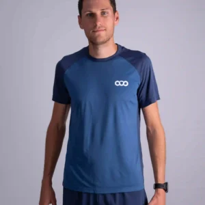 Muntanya.fr propose toute une gamme de produits adaptés pour les sportifs. Retrouvez le tee shirt bleu foncé homme Triloop de fabrication française. face